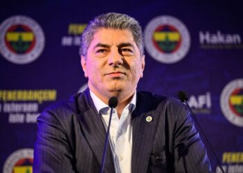 Hakan Safi: Fenerbahçe’nin borcu çok diyorlar… Korkumuz yok. Benim Fenerbahçeme 1 yıldız yetmez. Rakiplerin dizlerini titreten kadroyu kuracağız!